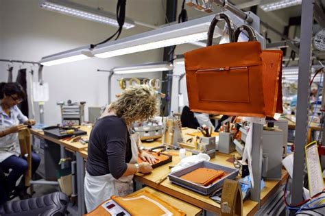 nettoyage carré hermes|Hermes atelier de réparation.